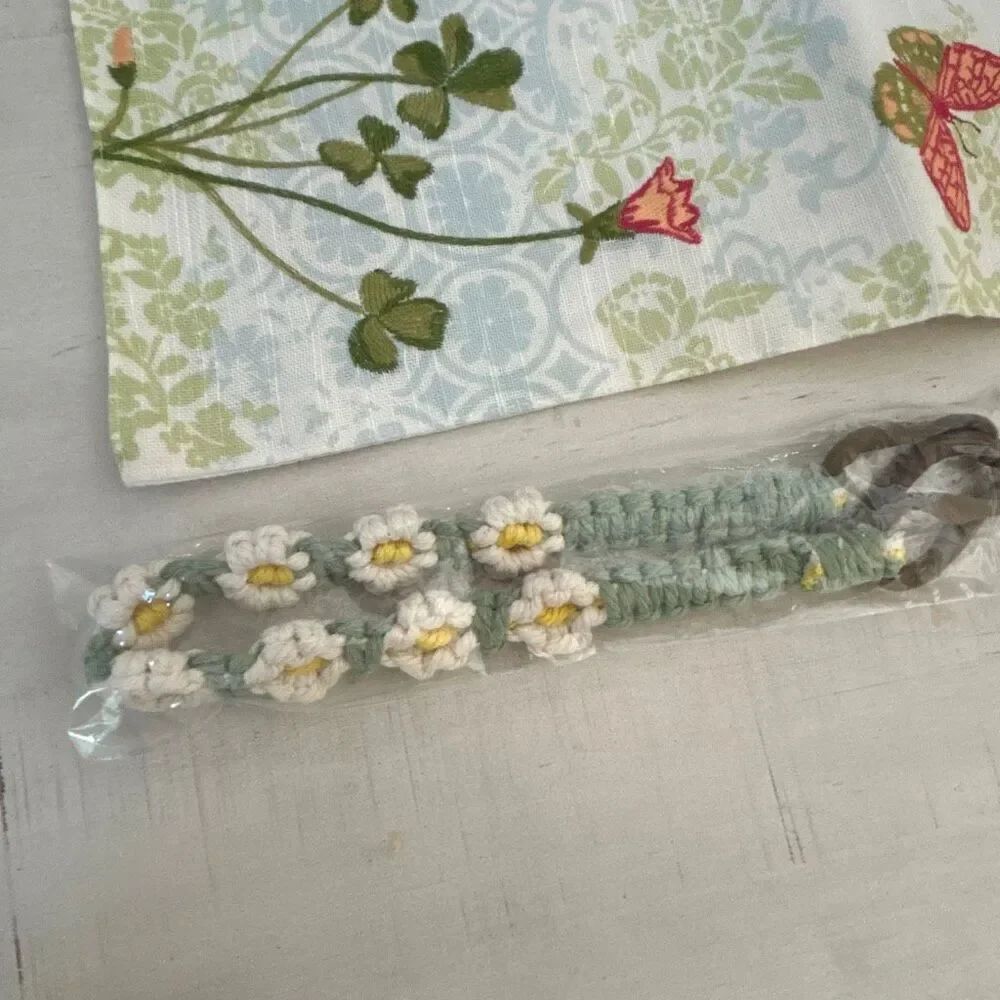 Daisy Crocheted Headband NWT